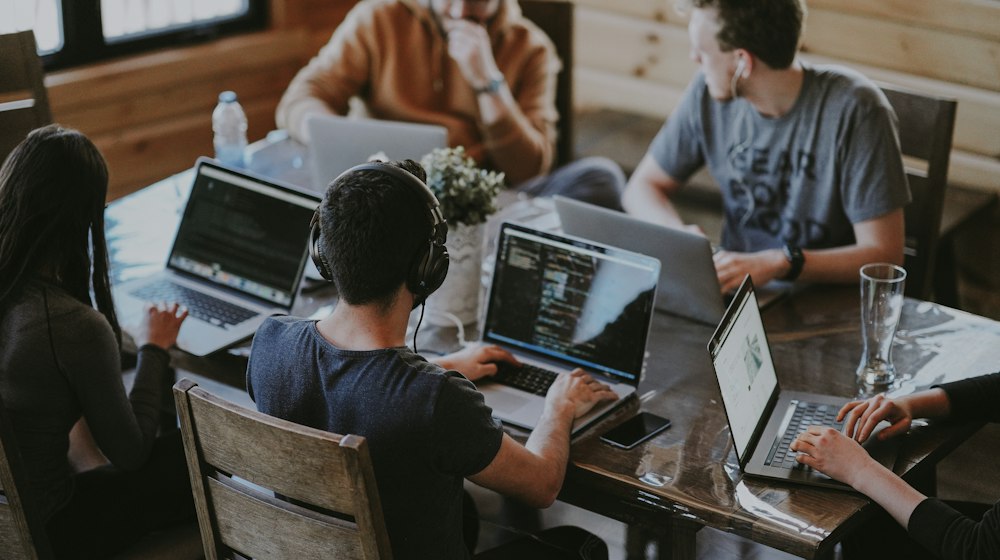 E-E-A-T en 2026 : les preuves concrètes qui rendent un site local crédible — mise en pratique