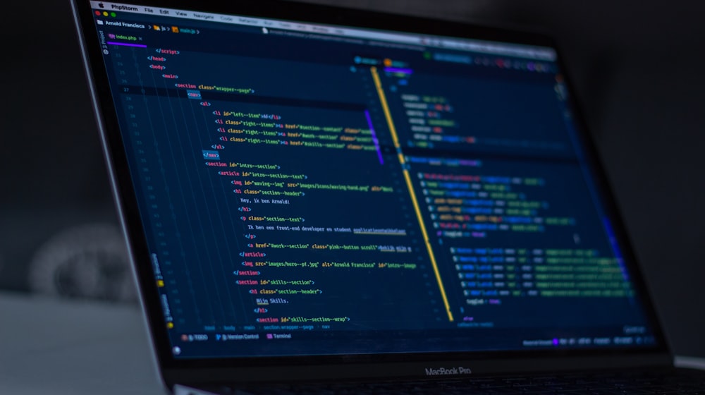 Illustration technique — poste de développeur — Next.js SEO technique : ce qui impacte vraiment les clics